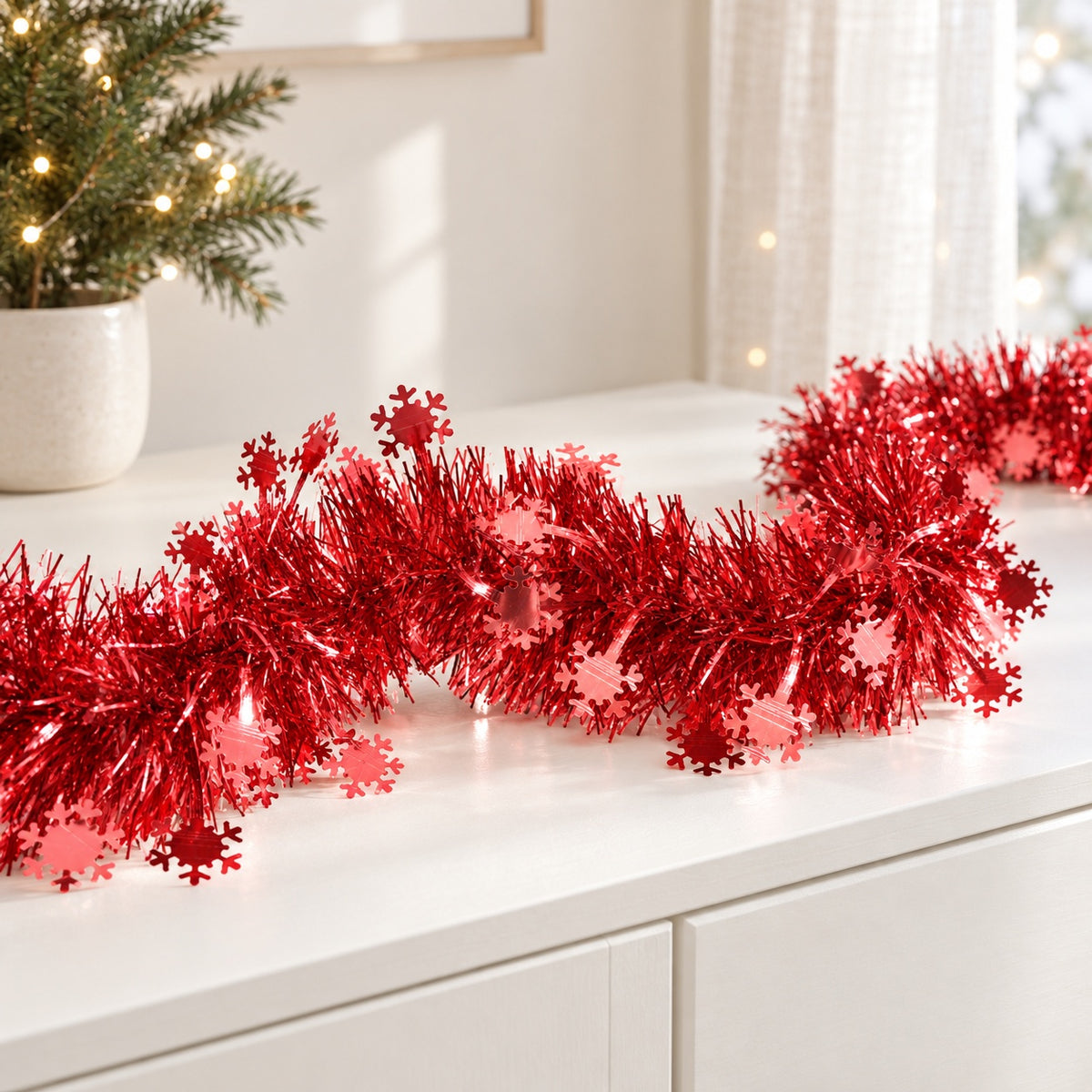 Red Christmas garland with snowflakes, Ø 10 cm, length 3 m